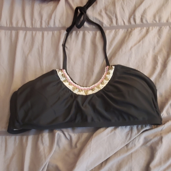 Halter bikini top. - Picture 1 of 4